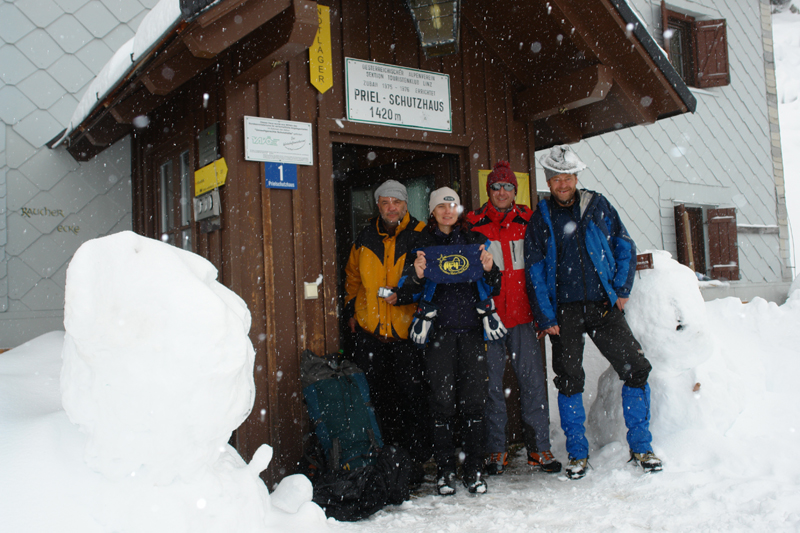 Před chatou Prielschutzhaus - Totes Gebirge - Rakousko - 9.10.jpg